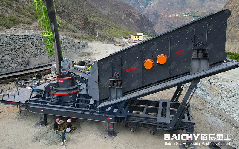 Вертикальная шахтная дробилка песка на колесах: Основное оборудование для совреме