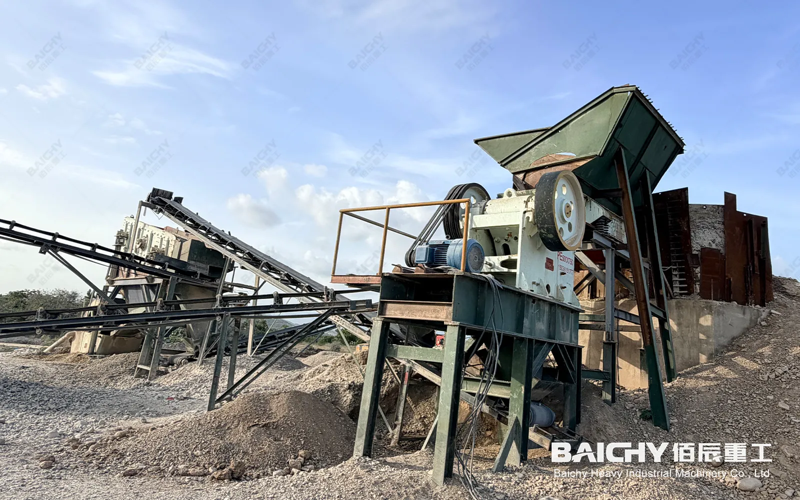 линия для дробления и промывки речного камня мощностью 100 тонн в час в Доминиканской Республике